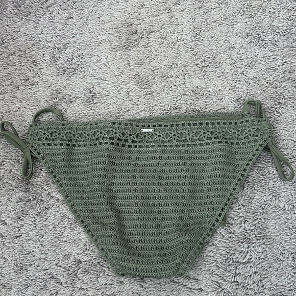 ABERCROMBIE AND FITCH crochet swim bottom. Original Cheeky. Size medium. NWT - Picture 5 of 5
